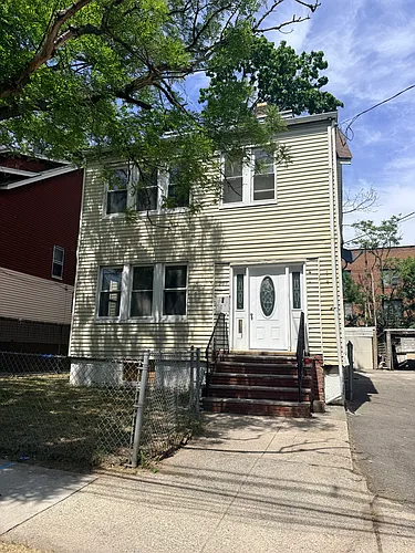207-209 Hansbury Ave #3 Photo 1