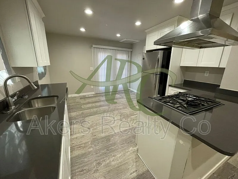 2 bed, 1.0 bath, 690 sqft, $1,150 — Photo 3