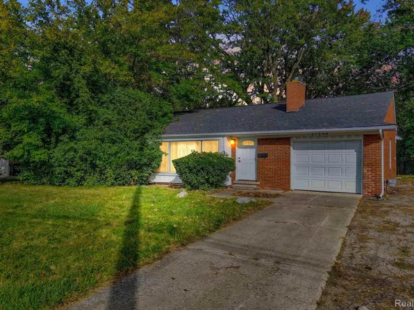17290 W Eleven Mile Rd, Southfield, MI 48076