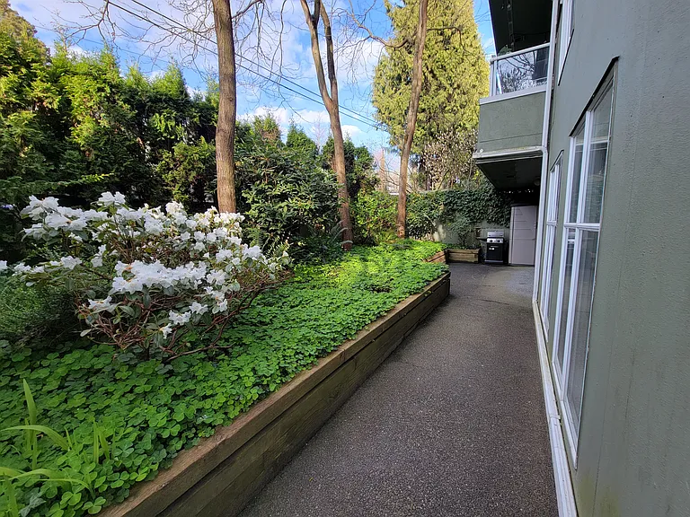 2020 Trafalgar St #102 — Photo 12