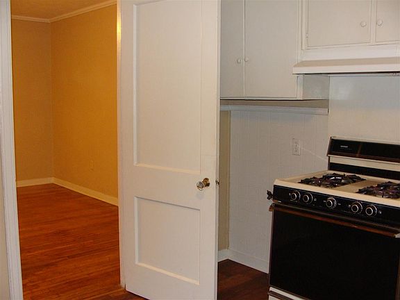 4th image of 16 Beechwood Ln