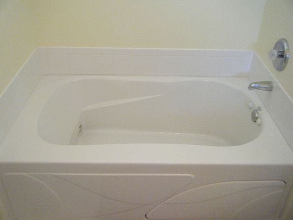 Jacuzzi Tub in Master Bath
