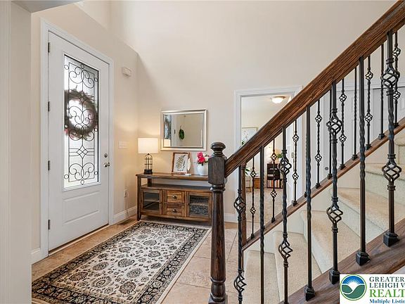 4th image of 208 E Dell Rd