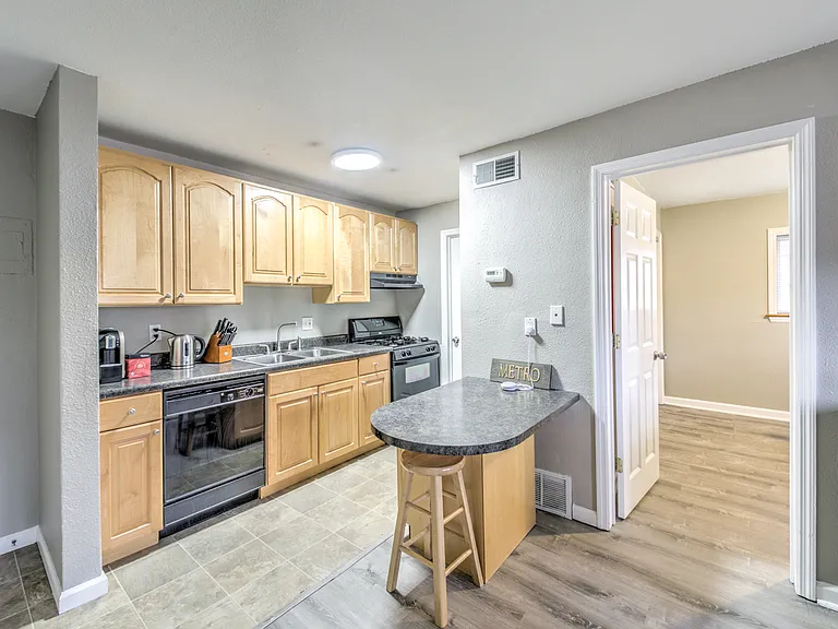 3850 Park Ave — Photo 46