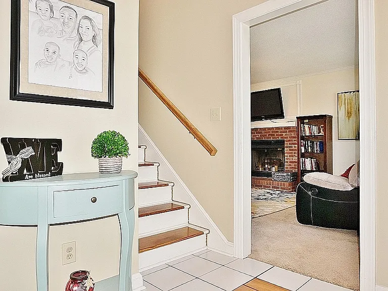 408 Hampshire Pl — Photo 25