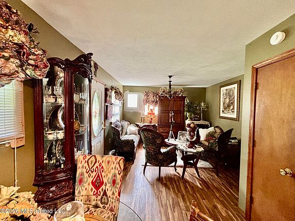 5th image of 834 Maddox Ave