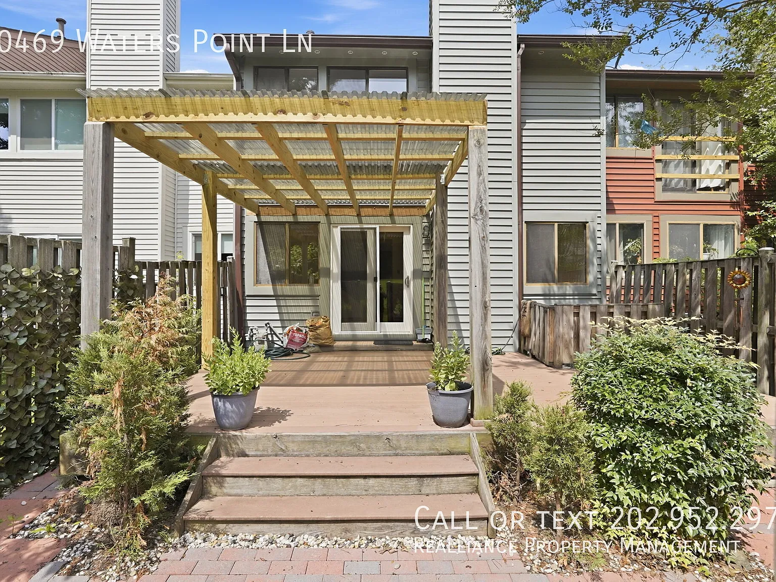 Beautiful 3BR/3.5BA Townhome in Waters Landing ? Finished Basement, Pr — Photo 1