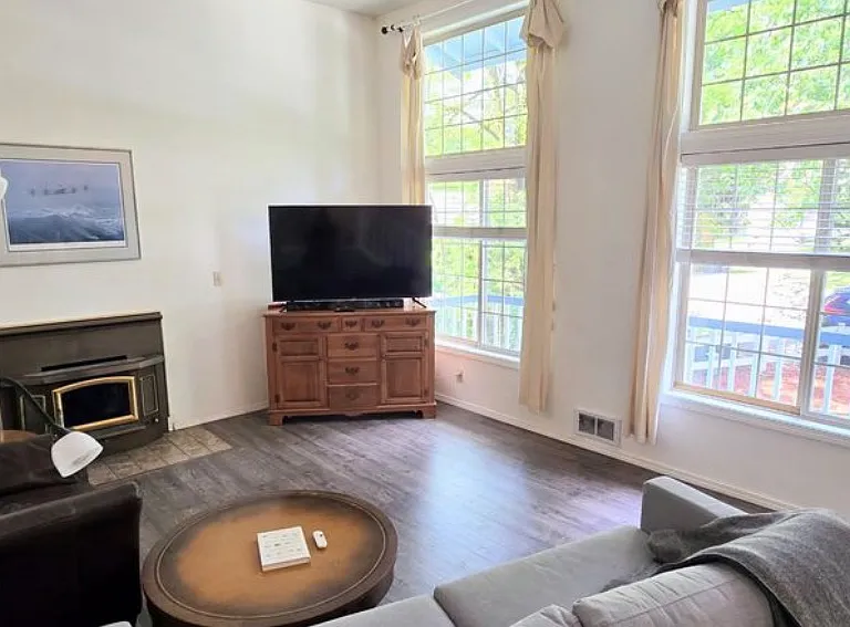 530 NW Carolyn Ln — Photo 6