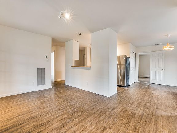 5th image of 8709 Gladwood Ln