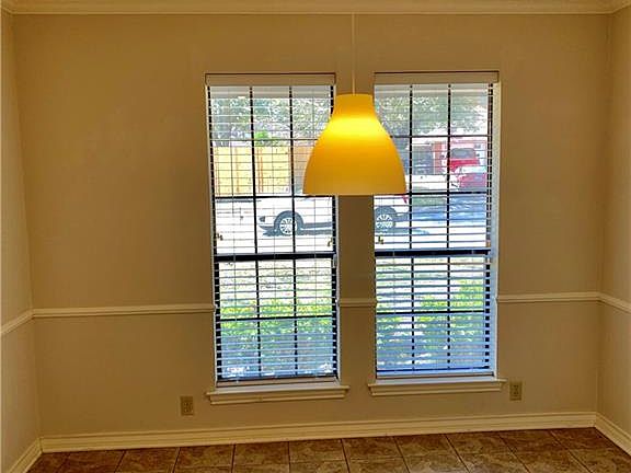 5th image of 914 Canyon Dr