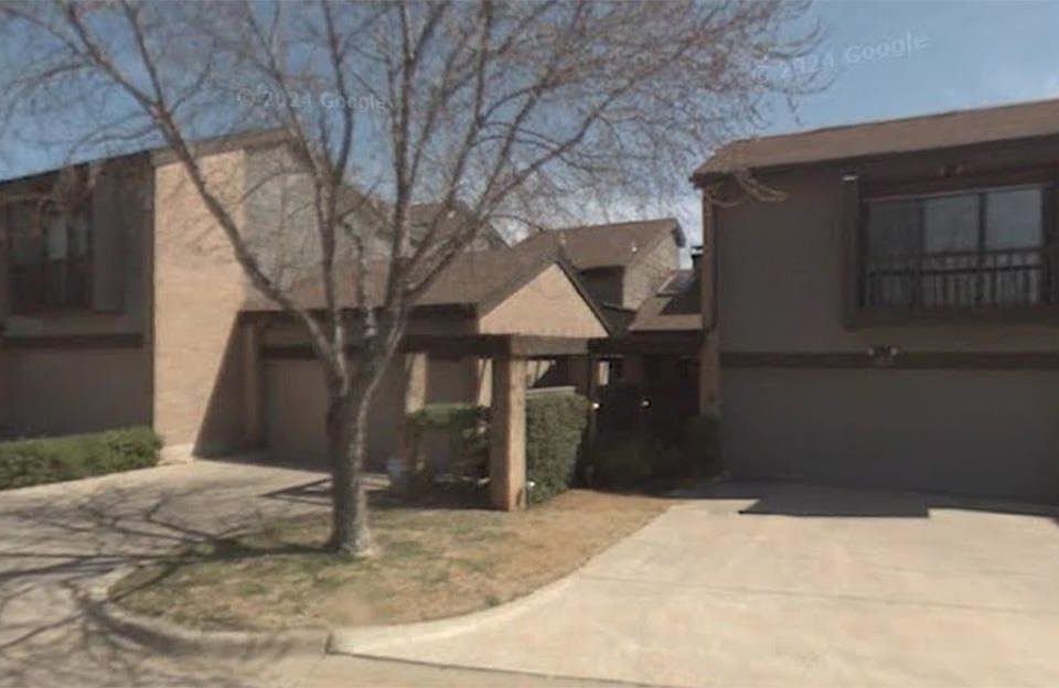 1st image of 439 NW Chimney Creek Dr