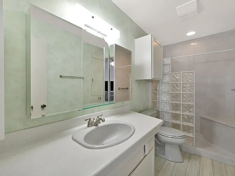 35 Lakeview Vlg — Photo 18