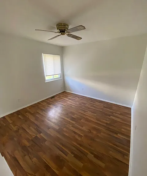 110 Teakwood Ln — Photo 6