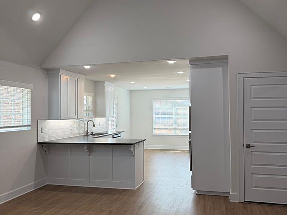2nd image of 3001 SW Lovely Ln