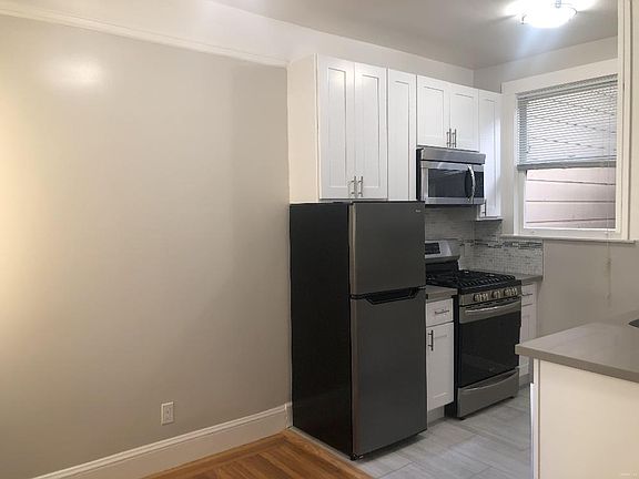 4th image of 36 Cervantes Blvd #2