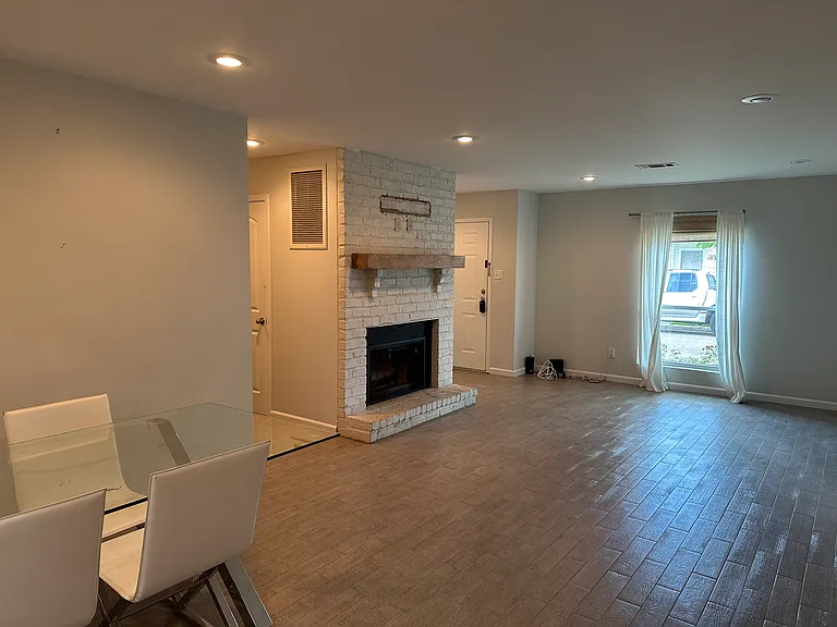 1008 Sunmeadow Dr — Photo 3