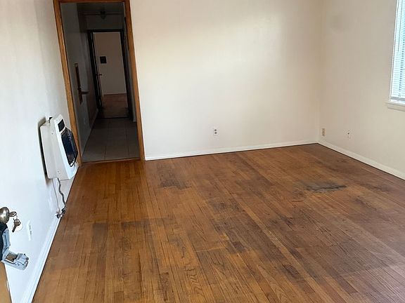 2nd image of 615 Elm Ave