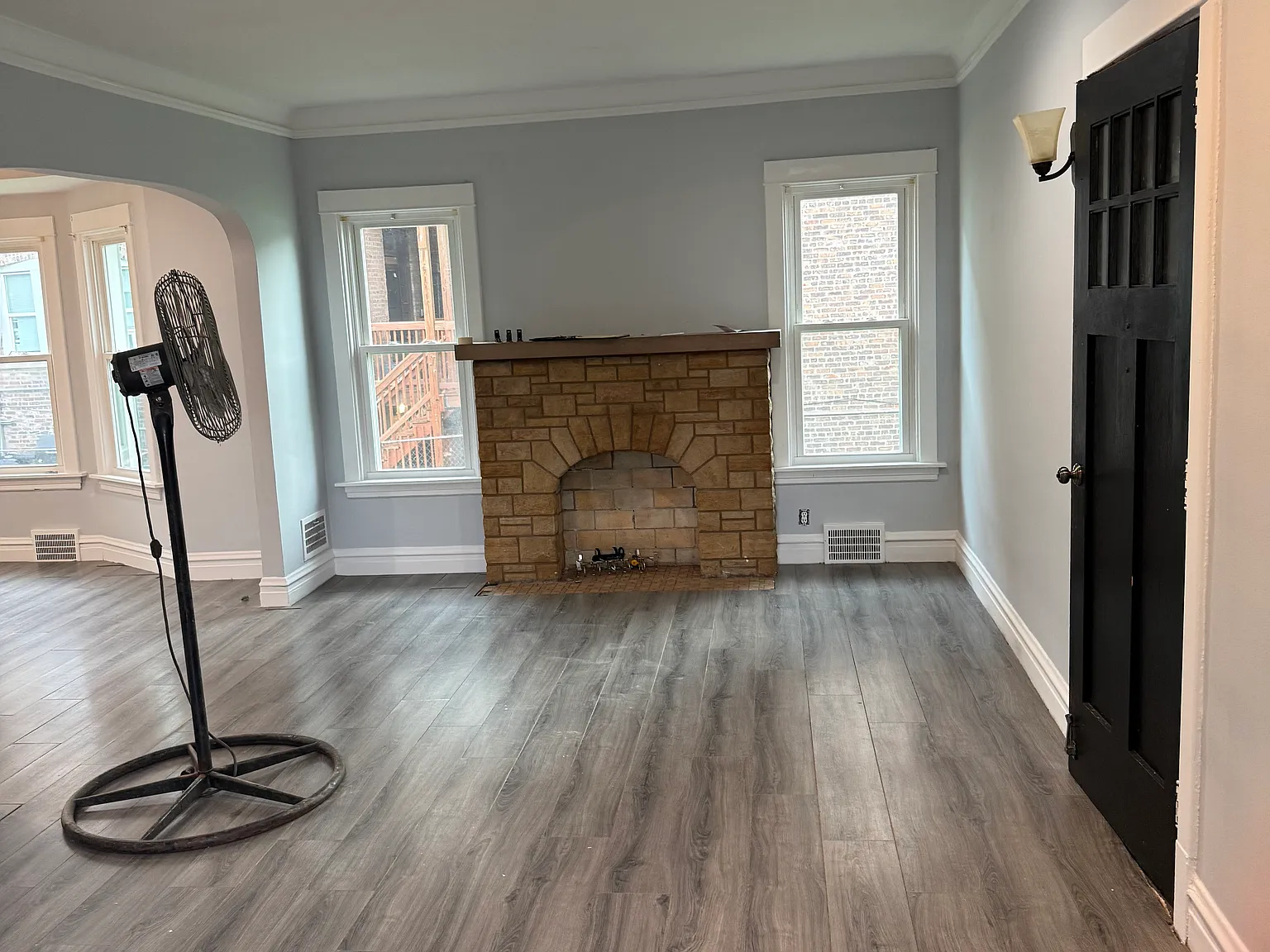 3 bed, 1350 sqft, $2,000 — Photo 2