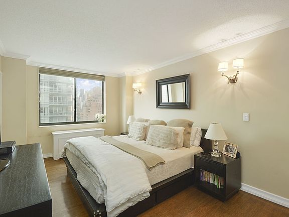 2nd image of 300 E 55th St