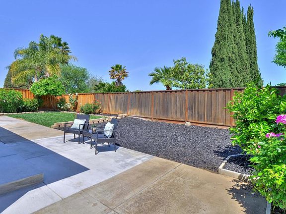 3rd image of 3023 Bradshaw Dr