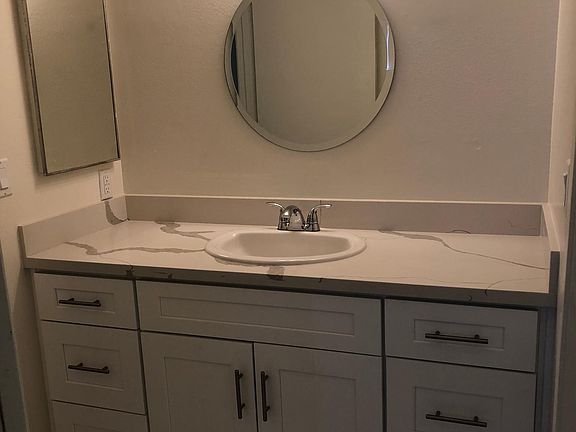 4th image of 12952 Moorpark St #3
