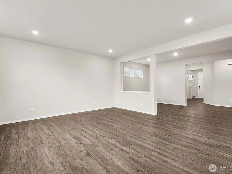 4039 23rd Ave NE — Photo 16