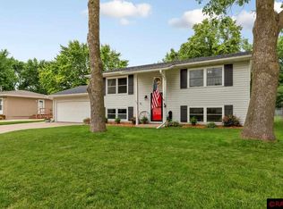 212 Ann Dr, Eagle Lake, MN 56024