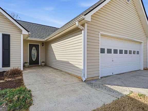 3rd image of 916 Elijah Way