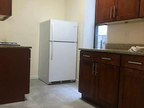 5th image of 225 Foster Ave #2C