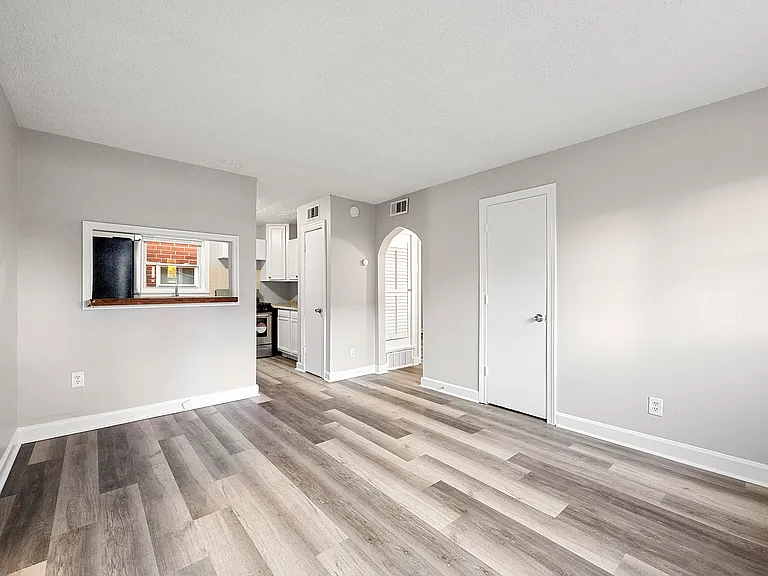 592 Cooper St SW #2 — Photo 4
