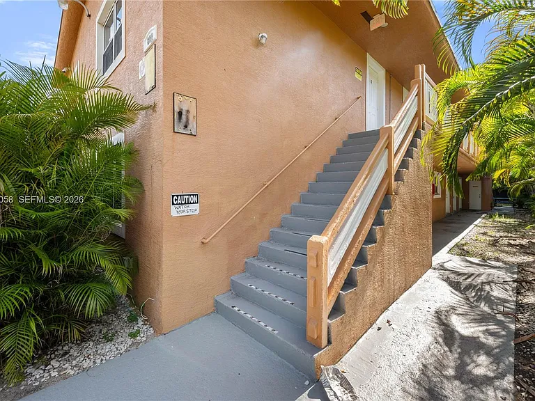 608 SW 16th Ave #A — Photo 9