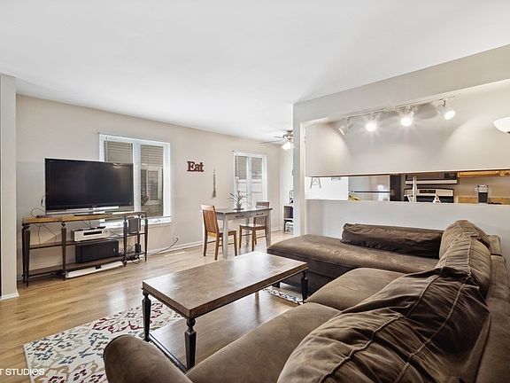 5th image of 1067 Cove Dr