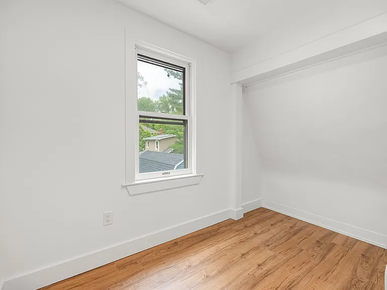 16 Clarke St — Photo 21