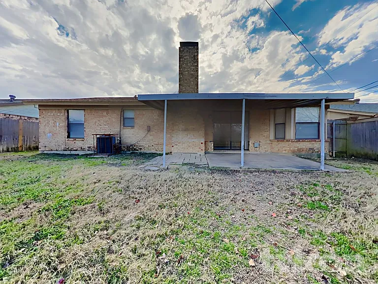 6321 Macarthur Dr — Photo 13