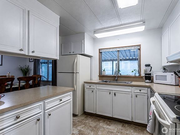 2nd image of 1402 22nd Street NE #214
