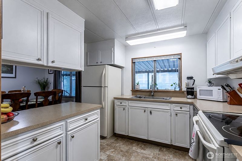 2nd image of 1402 22nd Street NE #214