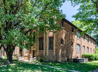 326 S Hanley Rd #2D, Saint Louis, MO 63105