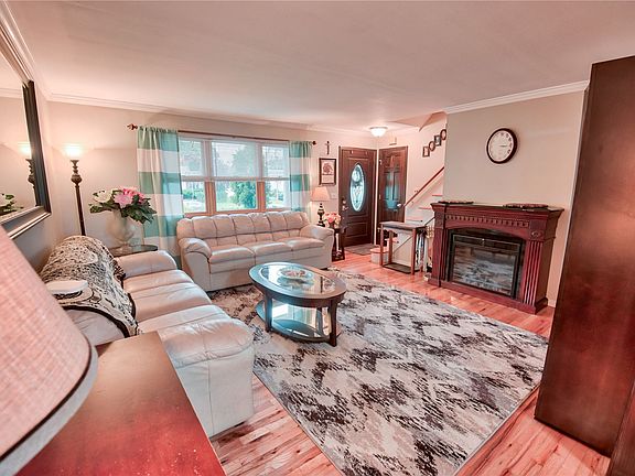 3rd image of 20 Morton St