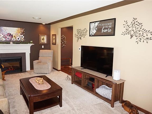 2nd image of 33 Brianwood Dr