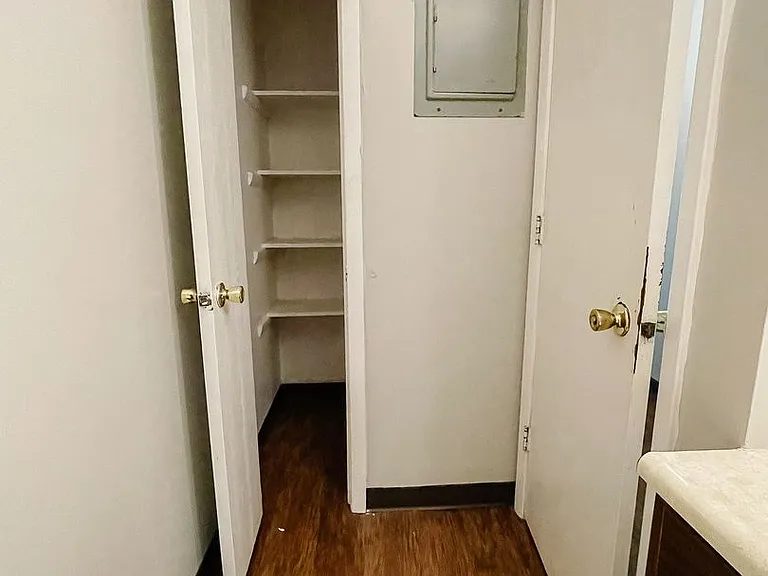 1410 W White River Blvd #10 — Photo 12
