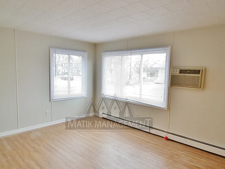 456 13th Ave NW #4 — Photo 2