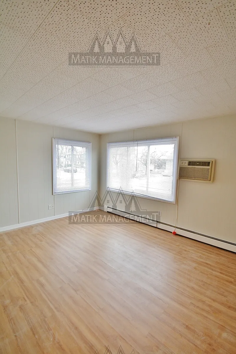 Building Photo - 456 13th Ave NW #4