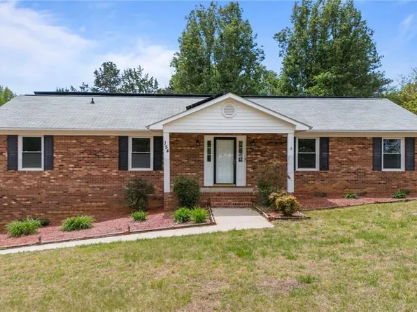 154 Applegate Rd, Kernersville, NC 27284