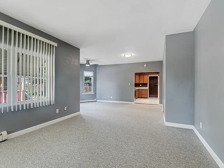 411 Wallace St — Photo 4