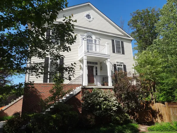 4215 Lower Park Dr, Fairfax, VA 22030