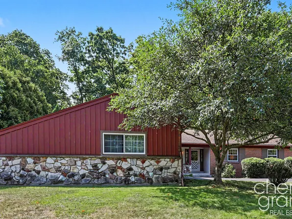 3052 Bonita Dr SE, Grand Rapids, MI 49508