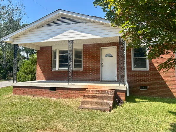 865 Cambridge Ave E, Greenwood, SC 29646