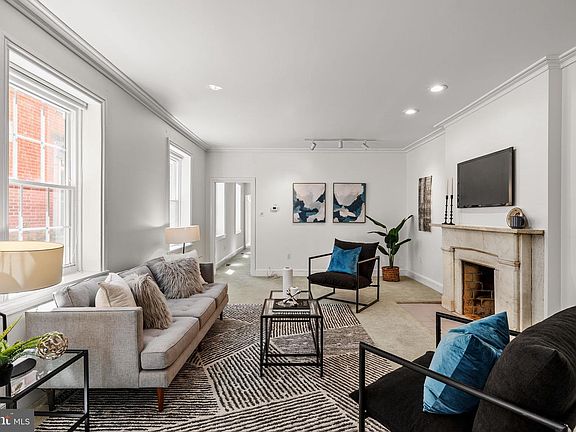 4th image of 258 S 3rd St APT 2
