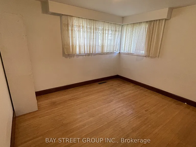 260 Moore Park Ave — Photo 8