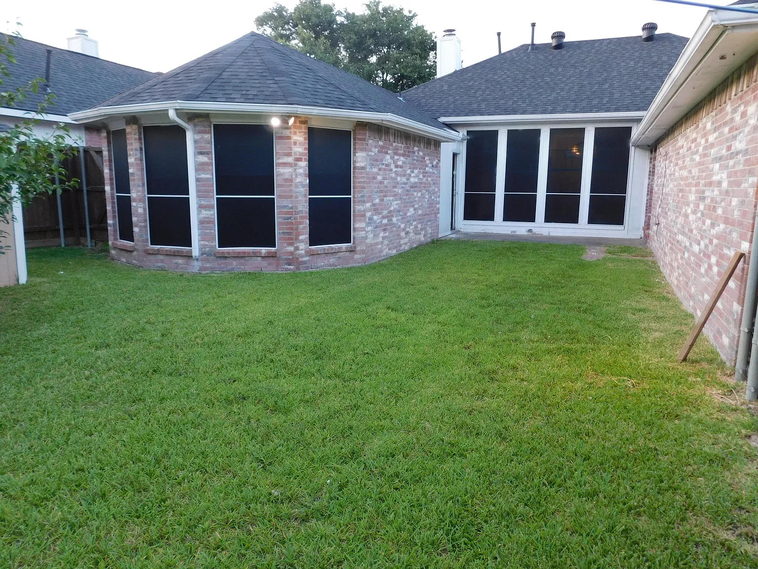 4 bed, 2444 sqft, $3,050 — Photo 2